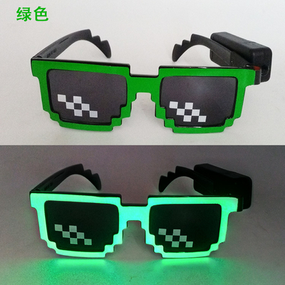 Los vidrios luminosos suaves del LED encienden las gafas de sol inalámbricas que brillan intensamente en la oscuridad