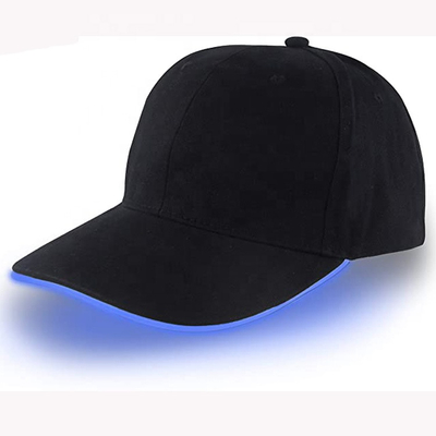 Brilla intensamente el partido del delirio que las gorras de béisbol del LED encienden para arriba los sombreros con la batería de 2pcs CR2016