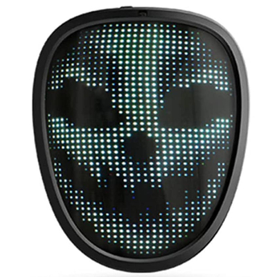 Los niños Halloween llevaron el gesto de la mascarilla que detectaba la cara que transformaba para el partido de Cosplay